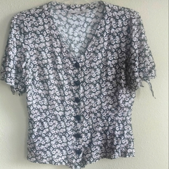 LOFT Tops - Loft size 4 button up shirt